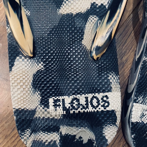 Fojos Flip Flops! - Picture 2 of 3
